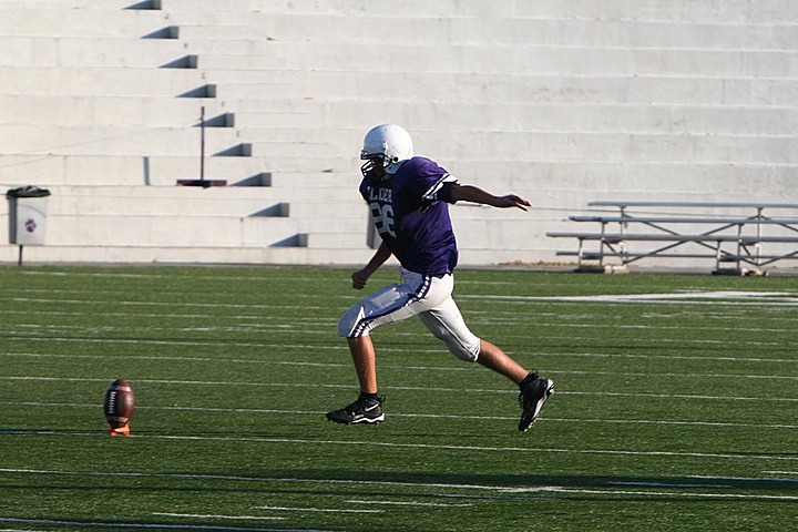 Andrew Playing Freshman Football for Elder vs St. X B img_10439.jpg (122 k)