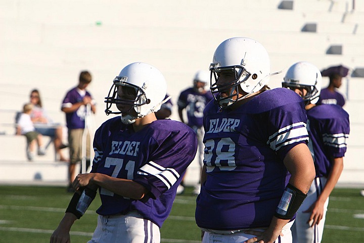 Andrew Playing Freshman Football for Elder vs St. X B img_10476.jpg (110 k)