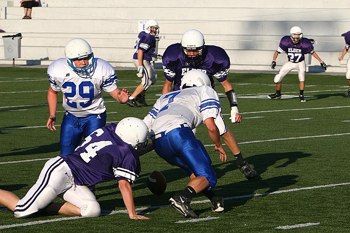 Andrew Playing Freshman Football for Elder vs St. X B img_10800.jpg (166 k)