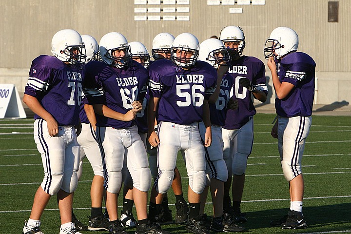 Andrew Playing Freshman Football for Elder vs St. X B img_10808.jpg (164 k)