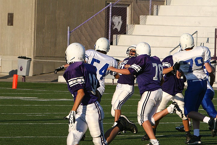 Andrew Playing Freshman Football for Elder vs St. X B img_11042.jpg (156 k)