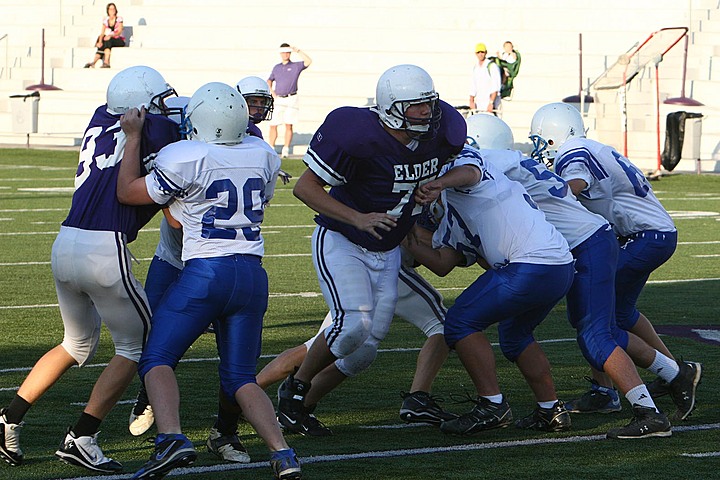 Andrew Playing Freshman Football for Elder vs St. X B img_11083.jpg (153 k)