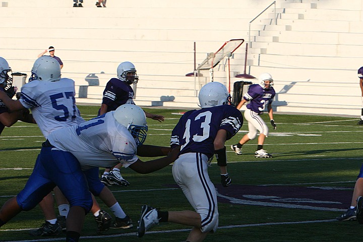 Andrew Playing Freshman Football for Elder vs St. X B img_11106.jpg (122 k)