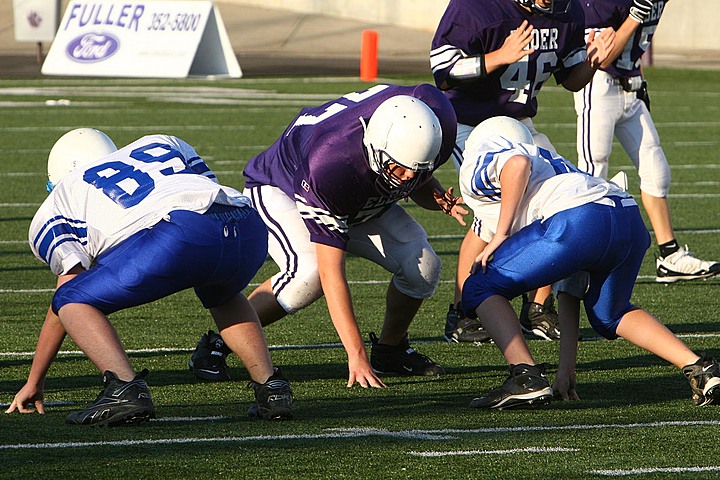 Andrew Playing Freshman Football for Elder vs St. X B img_11130.jpg (177 k)