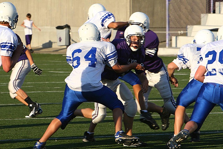 Andrew Playing Freshman Football for Elder vs St. X B img_11170.jpg (150 k)