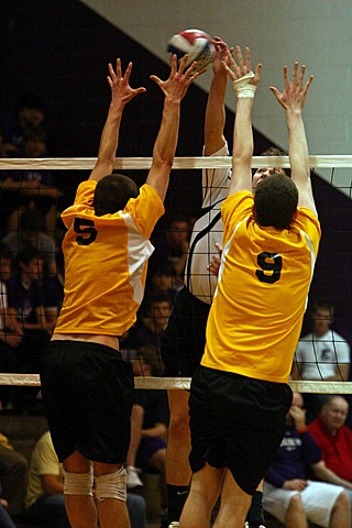 Elder Varsity Volleyball vs Centerville img_7834.jpg (78 k)