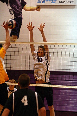 Elder Varsity Volleyball vs Centerville img_7838.jpg (79 k)