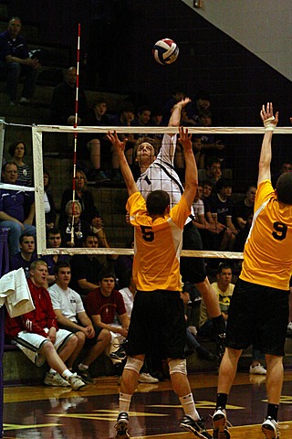 Elder Varsity Volleyball vs Centerville img_7842.jpg (86 k)