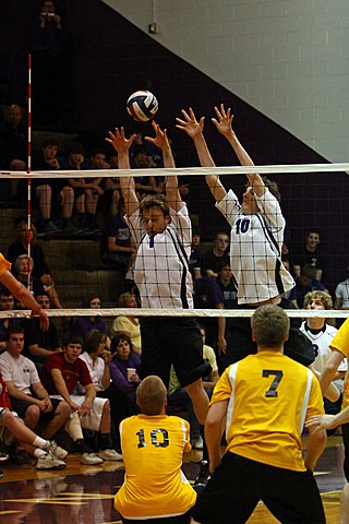 Elder Varsity Volleyball vs Centerville img_7849.jpg (87 k)