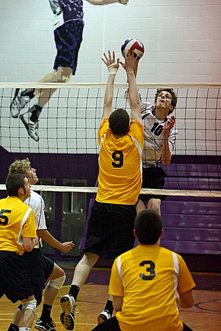 Elder Varsity Volleyball vs Centerville img_7867.jpg (84 k)