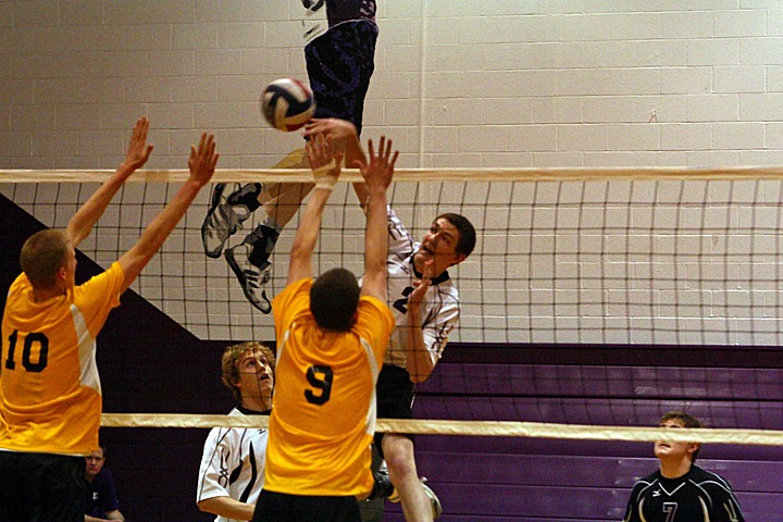 Elder Varsity Volleyball vs Centerville img_7907.jpg (137 k)