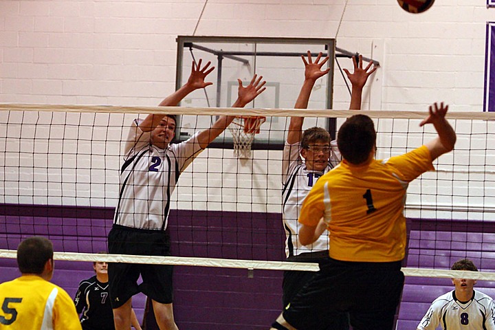 Elder Varsity Volleyball vs Centerville img_7912.jpg (135 k)