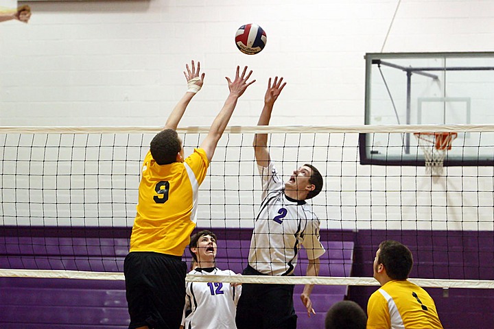 Elder Varsity Volleyball vs Centerville img_7917.jpg (126 k)