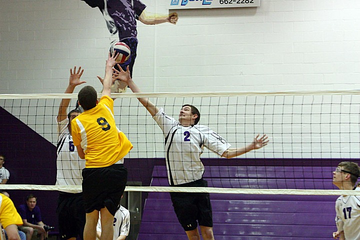 Elder Varsity Volleyball vs Centerville img_7925.jpg (125 k)