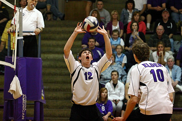 Elder Varsity Volleyball vs Centerville img_7949.jpg (135 k)