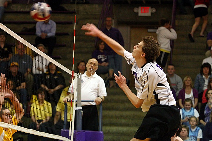 Elder Varsity Volleyball vs Centerville img_7950.jpg (134 k)