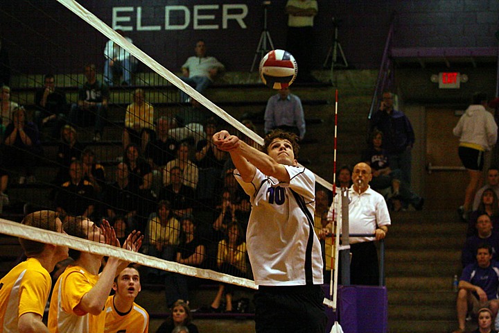 Elder Varsity Volleyball vs Centerville img_7978.jpg (133 k)