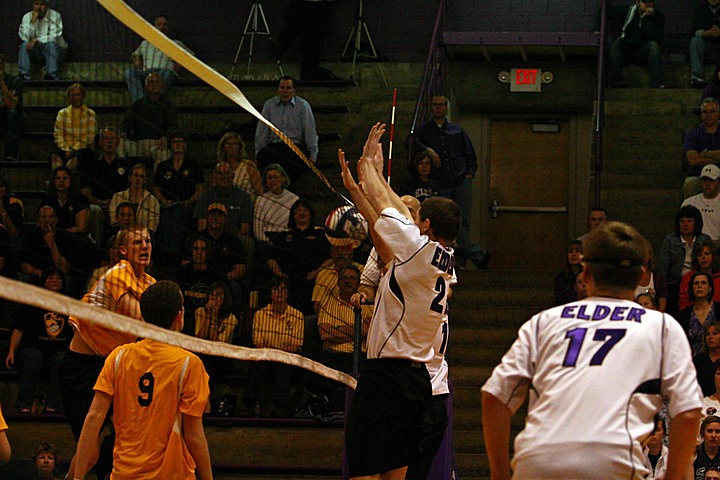 Elder Varsity Volleyball vs Centerville img_8010.jpg (132 k)