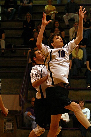 Elder Varsity Volleyball vs Centerville img_8103.jpg (73 k)