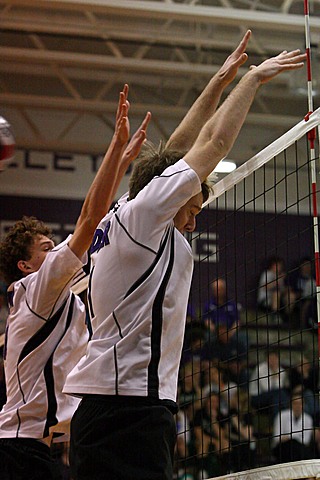 Elder Varsity Volleyball vs Centerville img_8117.jpg (78 k)