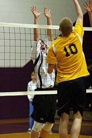 Elder Varsity Volleyball vs Centerville img_8220.jpg (74 k)