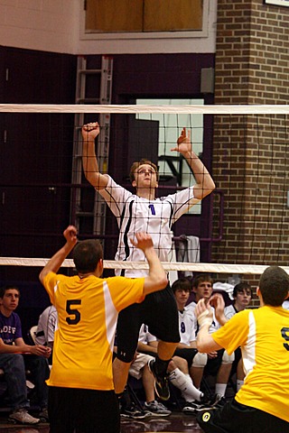 Elder Varsity Volleyball vs Centerville img_8233.jpg (85 k)