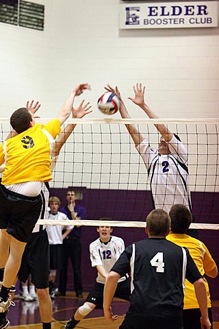 Elder Varsity Volleyball vs Centerville img_8255.jpg (82 k)