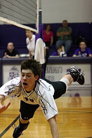 Elder Varsity Volleyball vs Centerville img_8293.jpg (71 k)