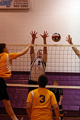 Elder Varsity Volleyball vs Centerville img_8312.jpg (73 k)