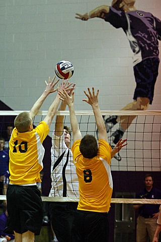 Elder Varsity Volleyball vs Centerville img_8315.jpg (77 k)