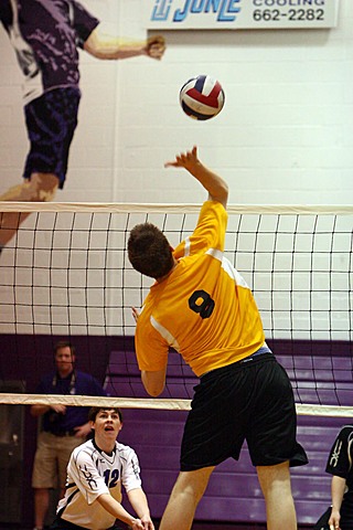 Elder Varsity Volleyball vs Centerville img_8339.jpg (76 k)