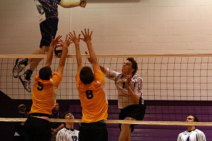 Elder Varsity Volleyball vs Centerville img_8365.jpg (127 k)