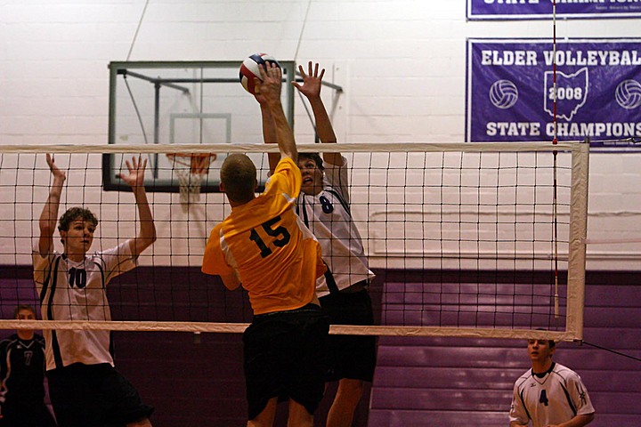 Elder Varsity Volleyball vs Centerville img_8386.jpg (127 k)