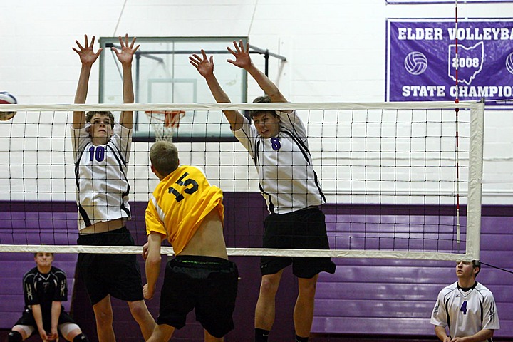 Elder Varsity Volleyball vs Centerville img_8387.jpg (141 k)