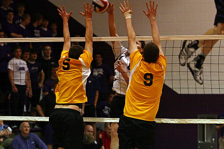 Elder Varsity Volleyball vs Centerville img_8398.jpg (130 k)