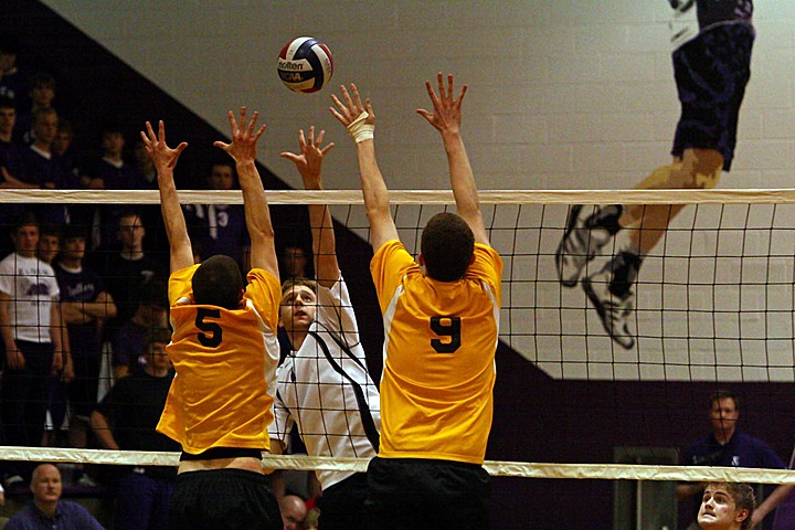 Elder Varsity Volleyball vs Centerville img_8410.jpg (138 k)