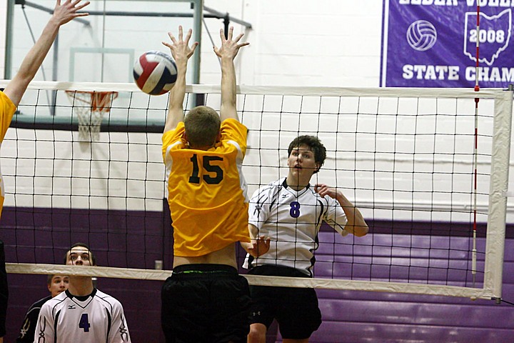 Elder Varsity Volleyball vs Centerville img_8420.jpg (138 k)