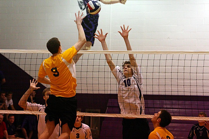 Elder Varsity Volleyball vs Centerville img_8425.jpg (125 k)