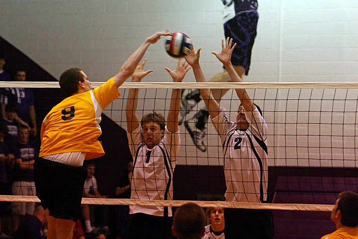 Elder Varsity Volleyball vs Centerville img_8430.jpg (125 k)