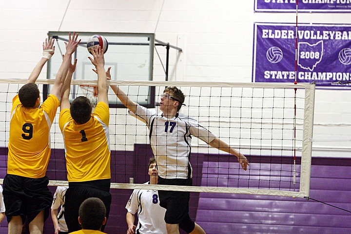 Elder Varsity Volleyball vs Centerville img_8440.jpg (142 k)