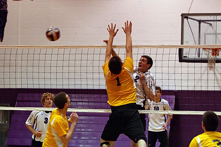 Elder Varsity Volleyball vs Centerville img_8445.jpg (139 k)