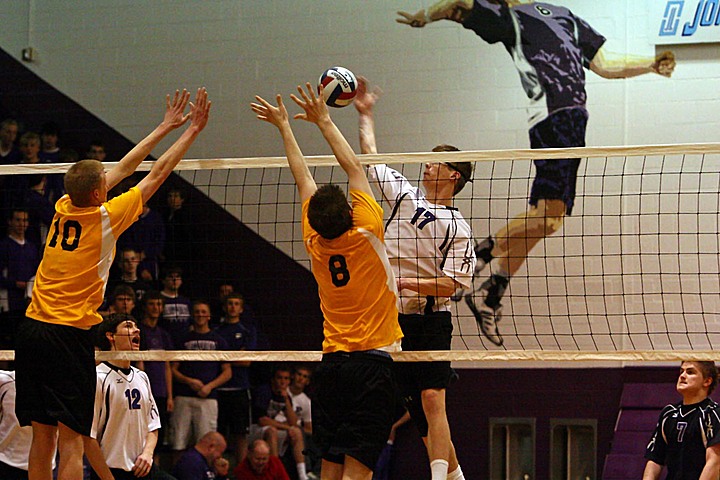 Elder Varsity Volleyball vs Centerville img_8474.jpg (143 k)