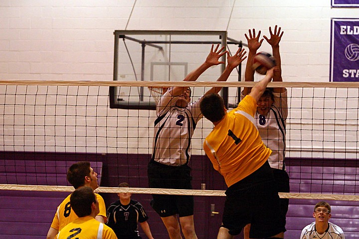 Elder Varsity Volleyball vs Centerville img_8482.jpg (139 k)