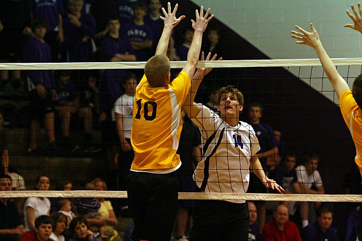 Elder Varsity Volleyball vs Centerville img_8502.jpg (125 k)