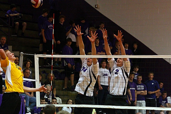 Elder Varsity Volleyball vs Centerville img_8507.jpg (132 k)