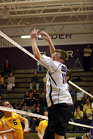 Elder Varsity Volleyball vs Centerville img_8532.jpg (86 k)