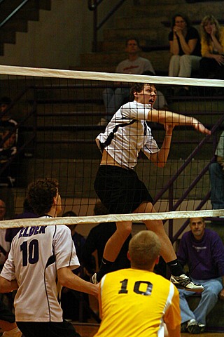 Elder Varsity Volleyball vs Centerville img_8580.jpg (78 k)