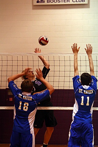 Ryan Playing Volleyball for Elder JV vs. St. Xavier img_7068.jpg (72 k)