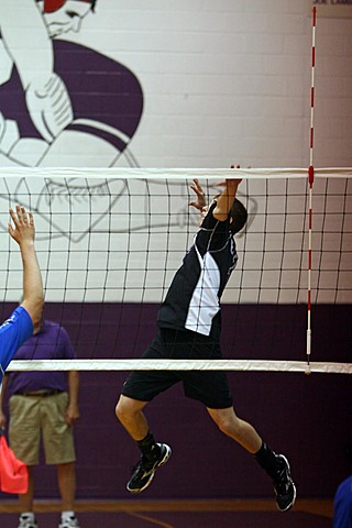 Ryan Playing Volleyball for Elder JV vs. St. Xavier img_7078.jpg (64 k)