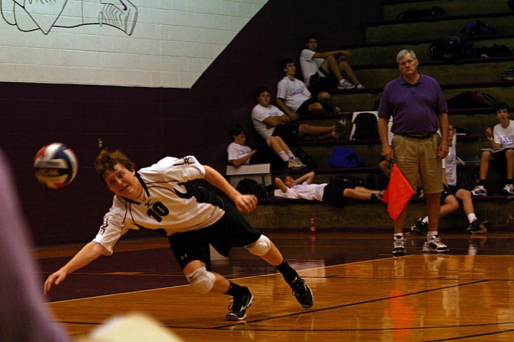 Ryan Playing Volleyball for Elder JV vs. St. Xavier img_7257.jpg (117 k)